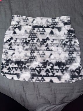 Columbia Black & White Geometric Active Skort